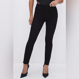 GOOD AMERICAN GOOD PETITE SKINNY NEVER FADE JEANS
